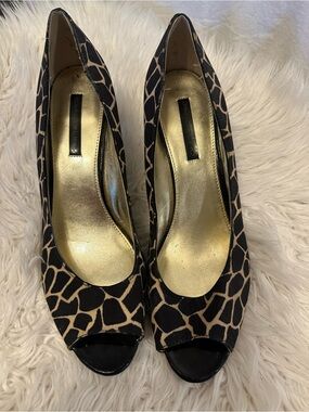 Bandolino Giraffe Print Peep Toe Pumps Black Tan Animal Print Heels size 10
